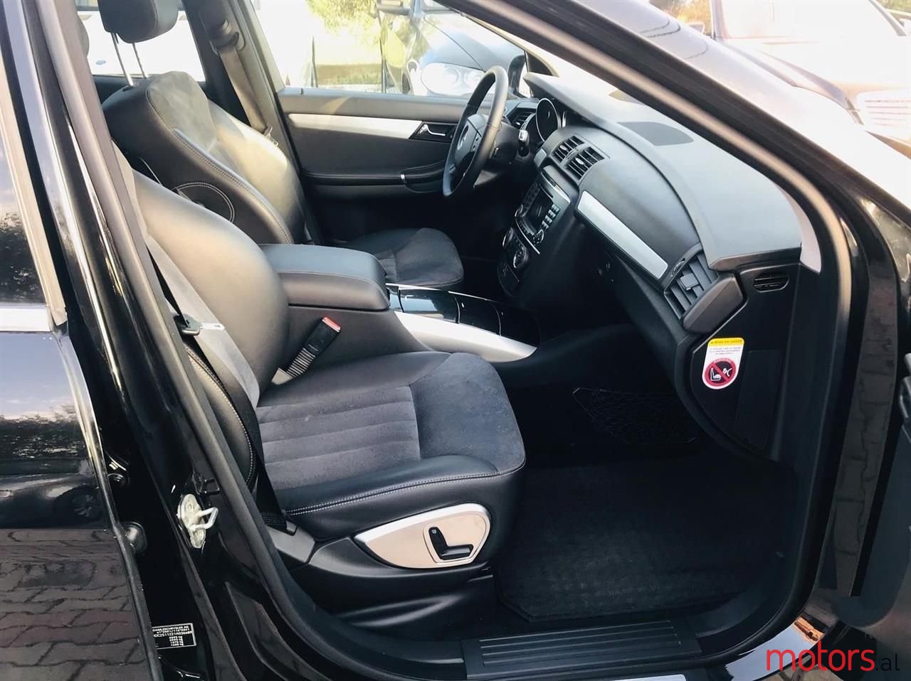 2009' Mercedes-Benz R 320 photo #6