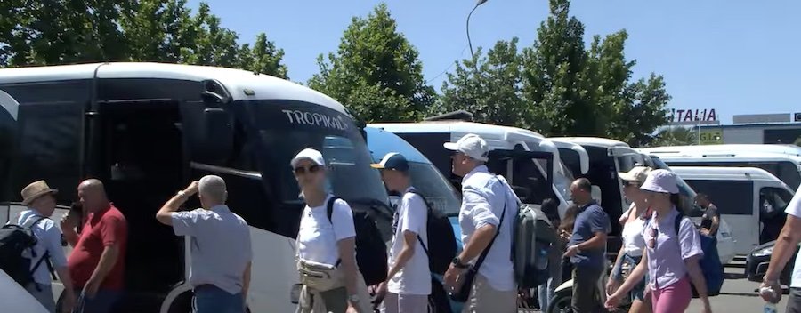 Turistët përdorin transport publik: Kushton më lirë dhe jemi më të sigurt