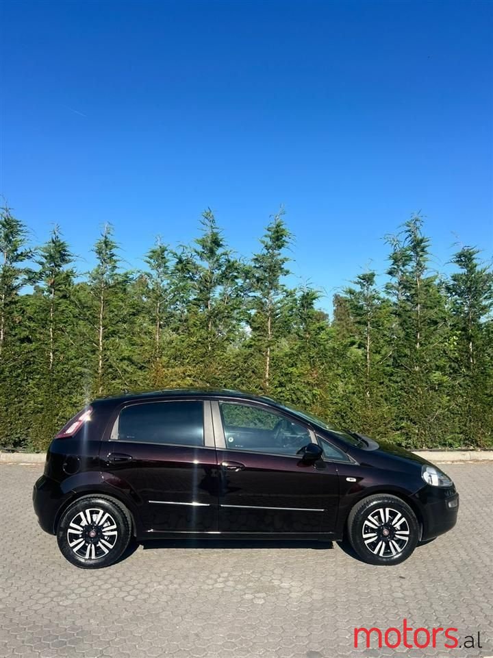 2010' Fiat Punto Evo photo #3