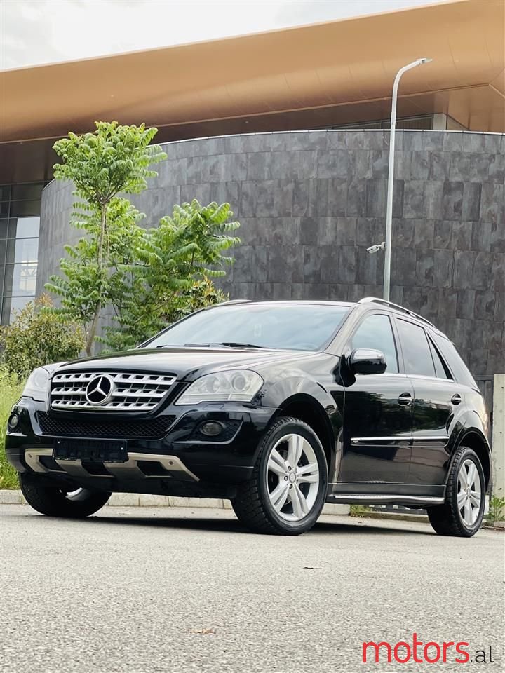 2010' Mercedes-Benz 350 photo #1