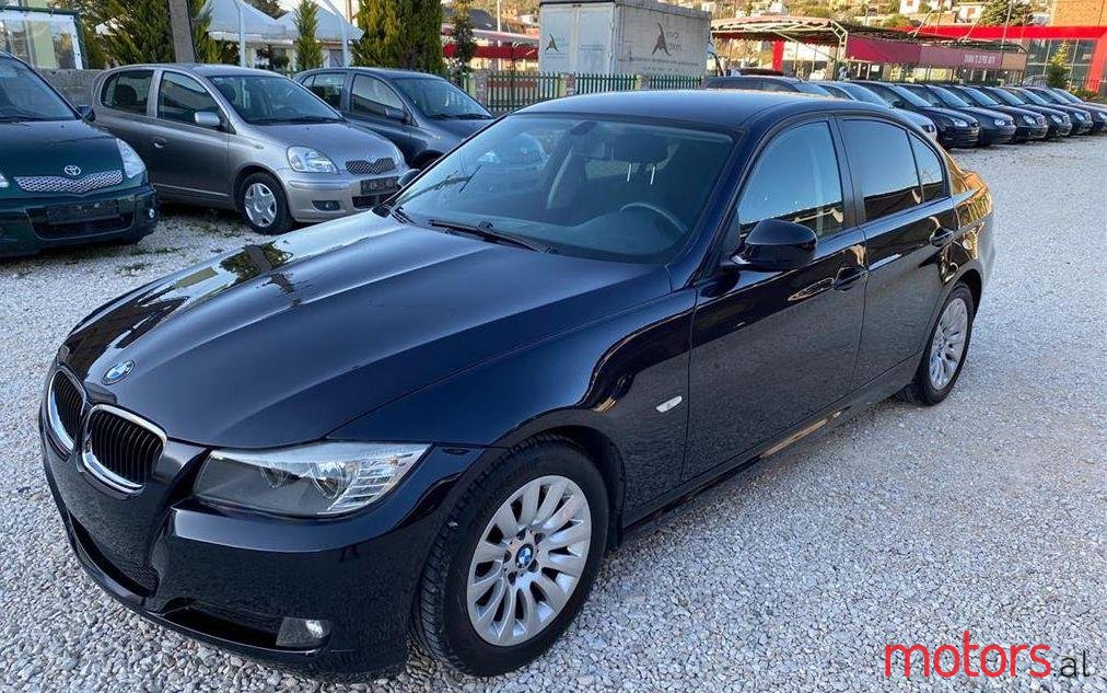 2010' BMW 320 photo #1