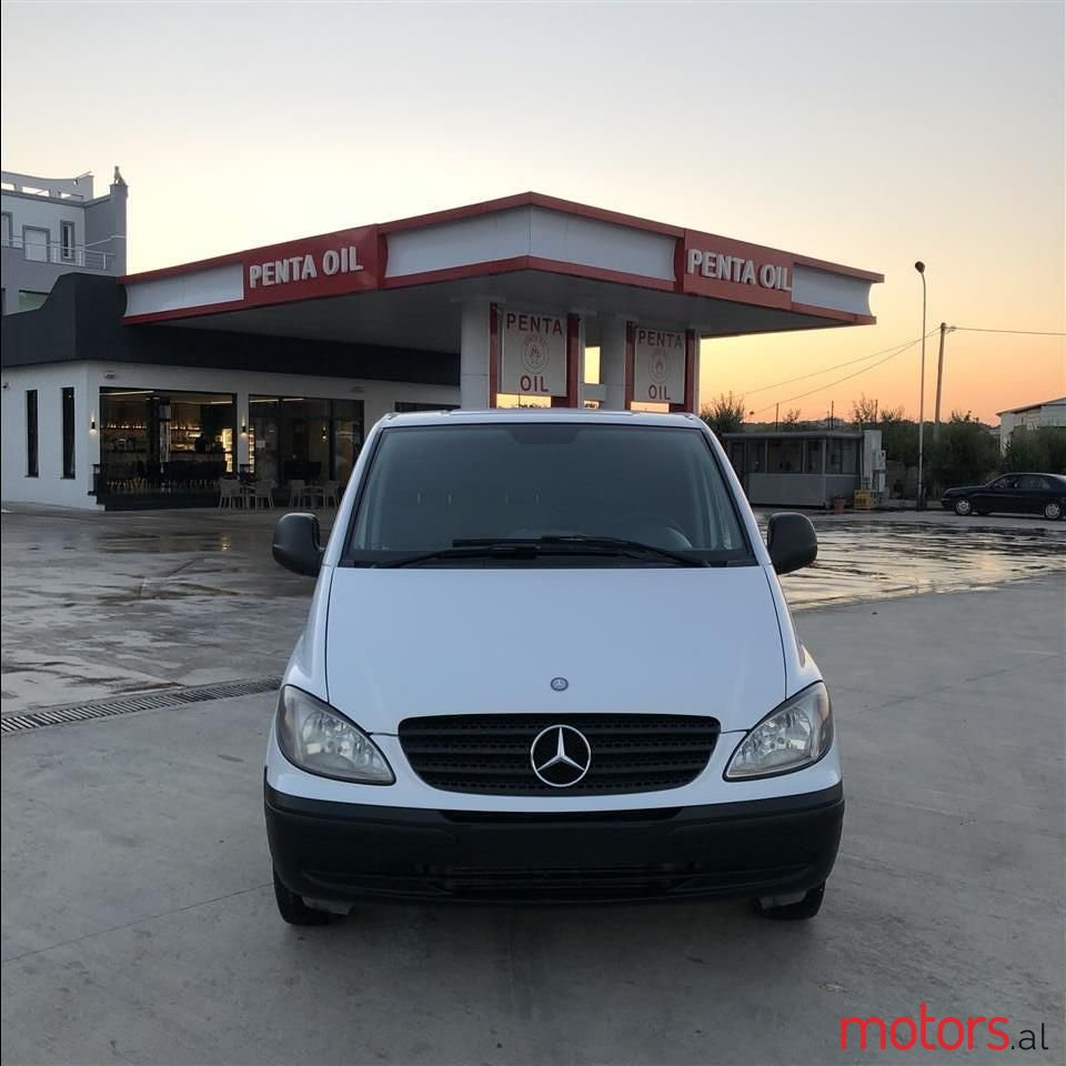 2008' Mercedes-Benz V 200 photo #1