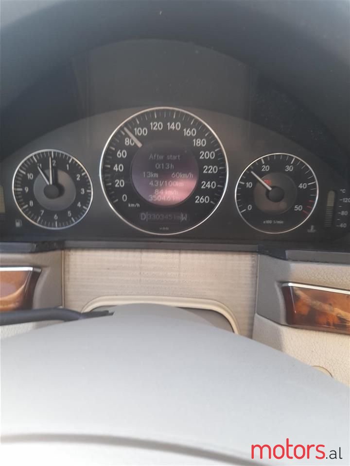 2003' Mercedes-Benz E 270 photo #2