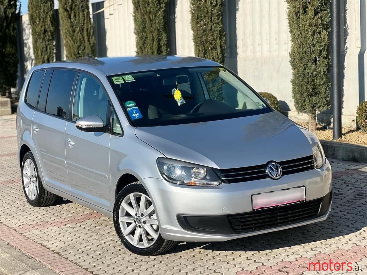 2012' Volkswagen Touran photo #5