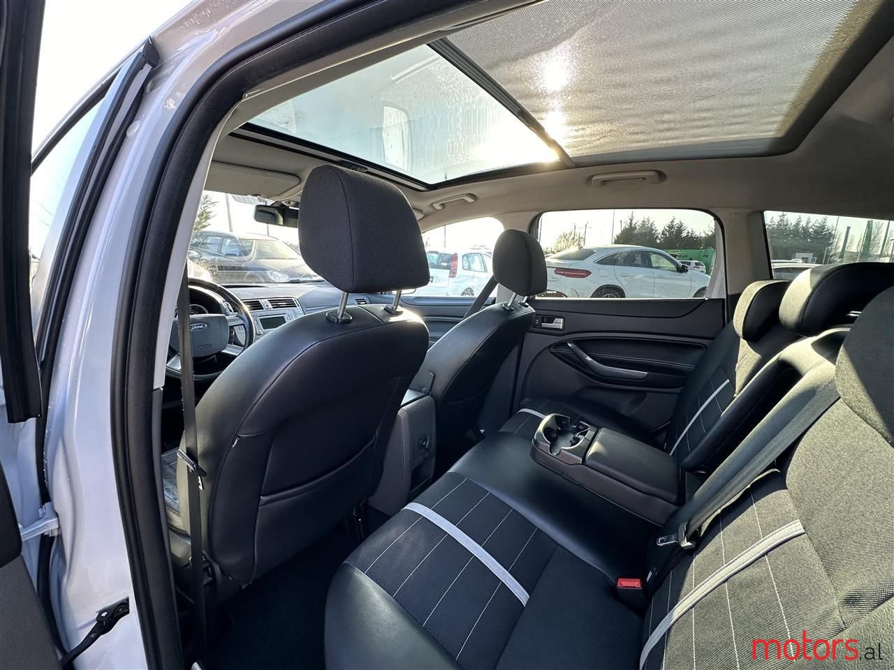 2010' Ford Kuga photo #3