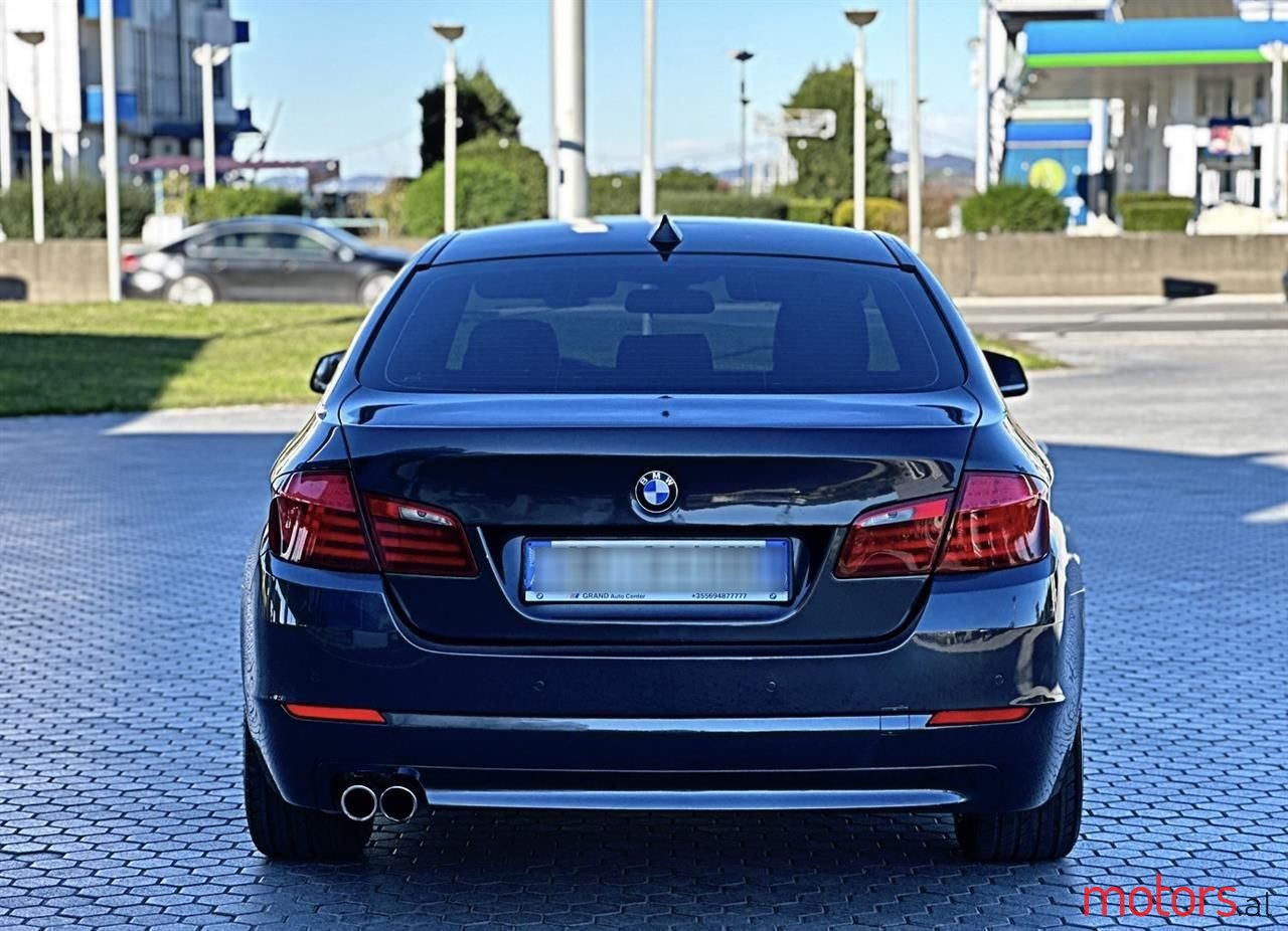 2011' BMW 530 photo #5