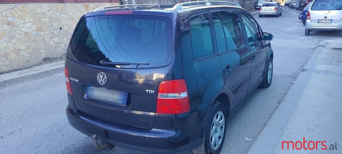 2005' Volkswagen Touran photo #5