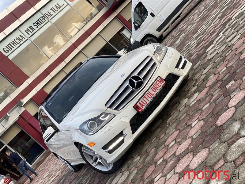 2012' Mercedes-Benz C 300 photo #2