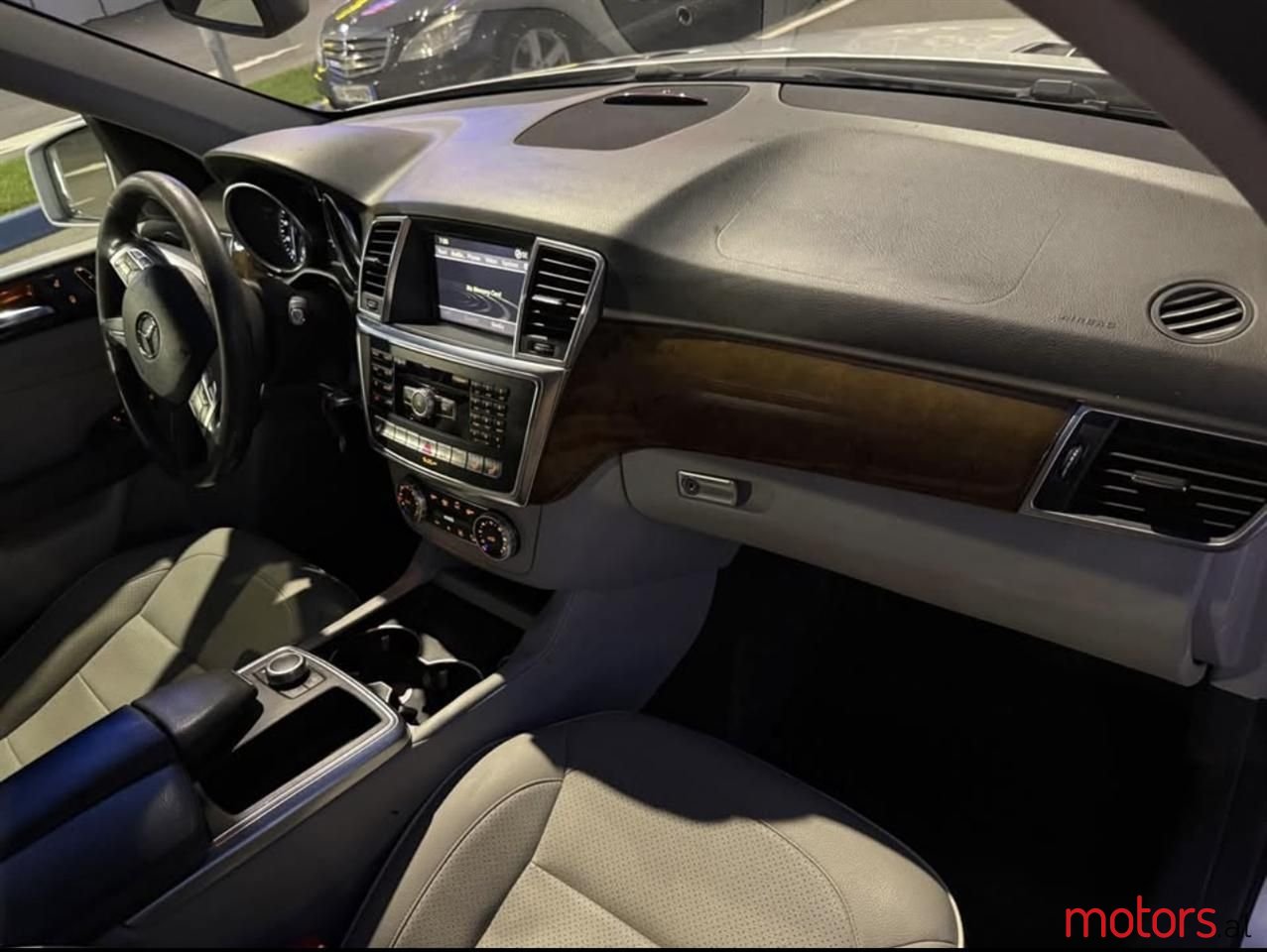 2012' Mercedes-Benz 350 photo #2