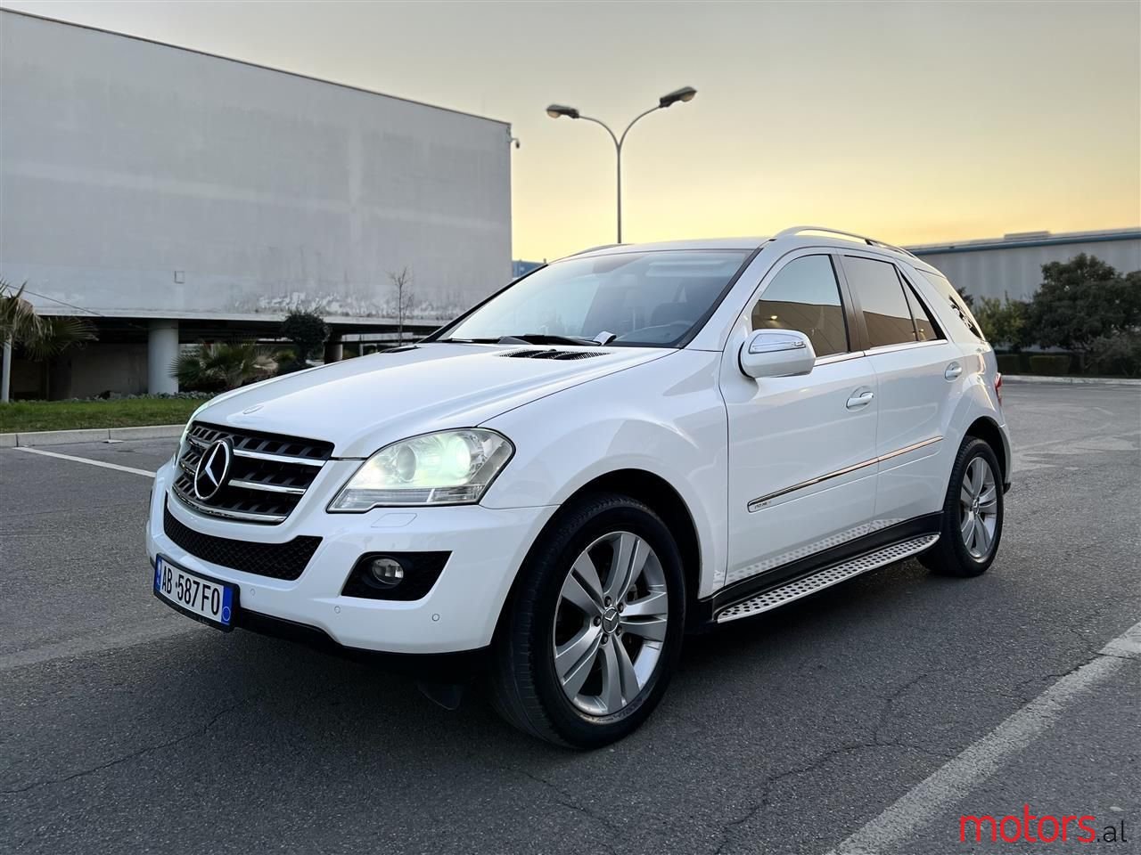 2010' Mercedes-Benz ML 350 photo #6