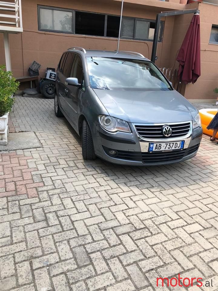 2007' Volkswagen Touran photo #1