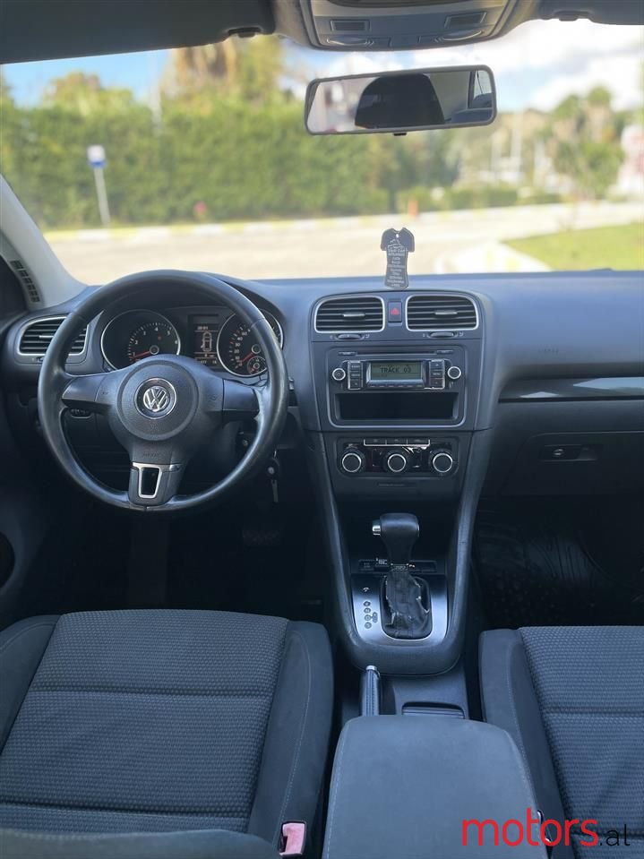 2010' Volkswagen Golf photo #4