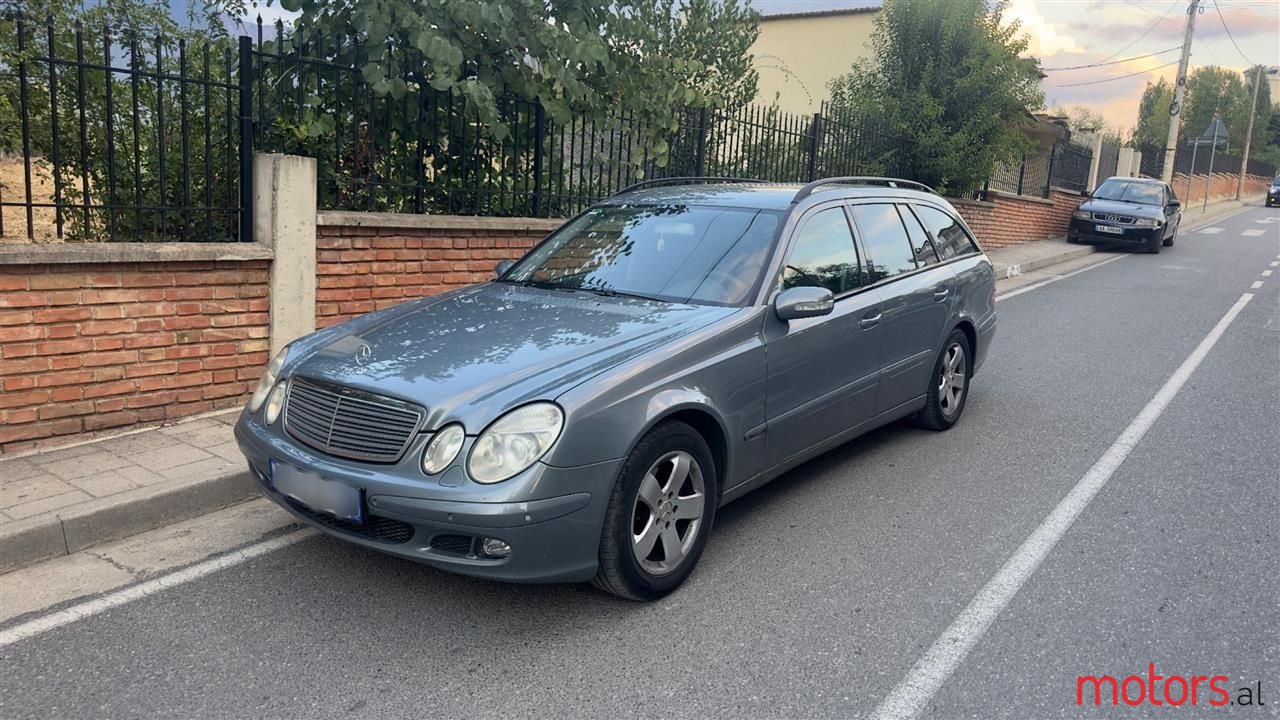 2005' Mercedes-Benz E 220 photo #1