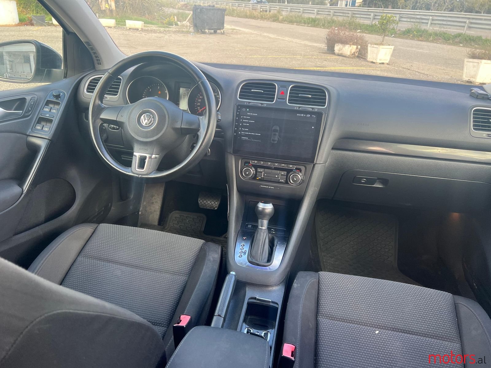 2010' Volkswagen Golf photo #2