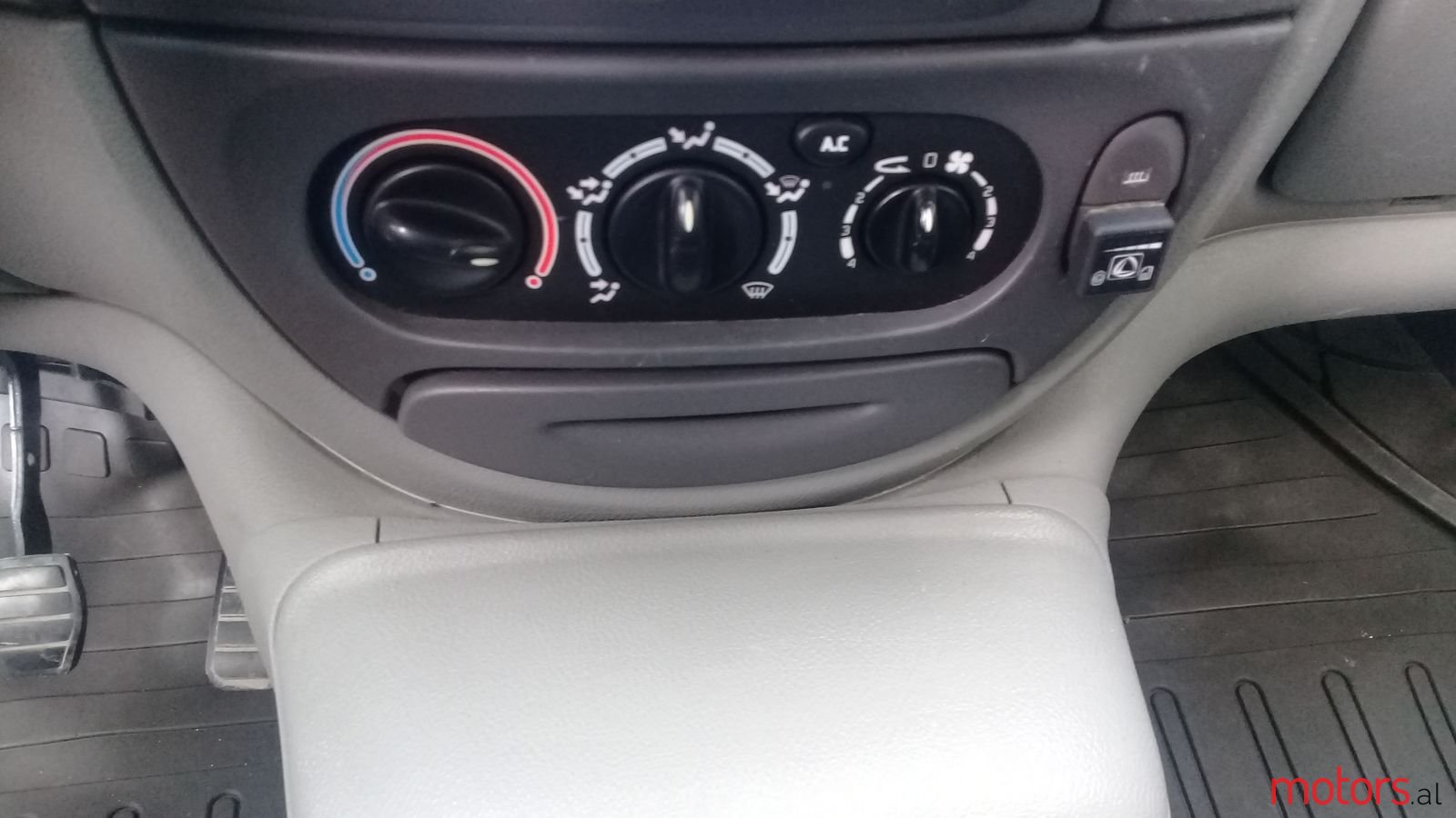 2000' Renault photo #3