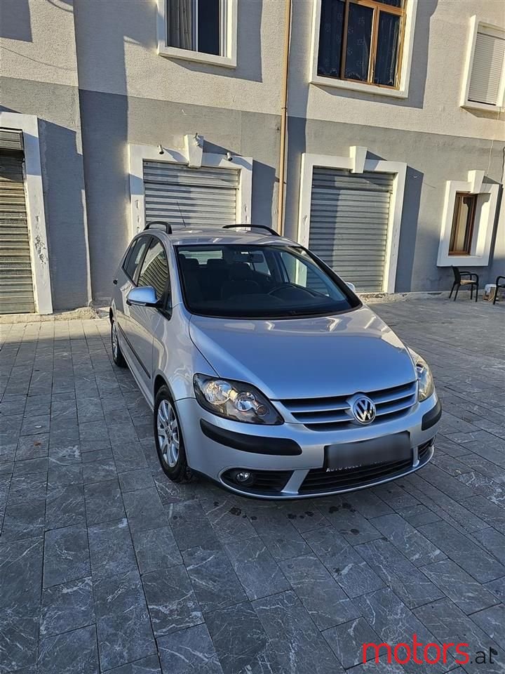 2009' Volkswagen Golf Plus photo #2