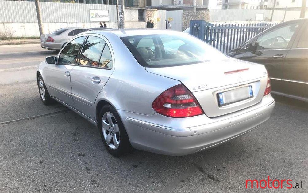 2002' Mercedes-Benz E 220 photo #1