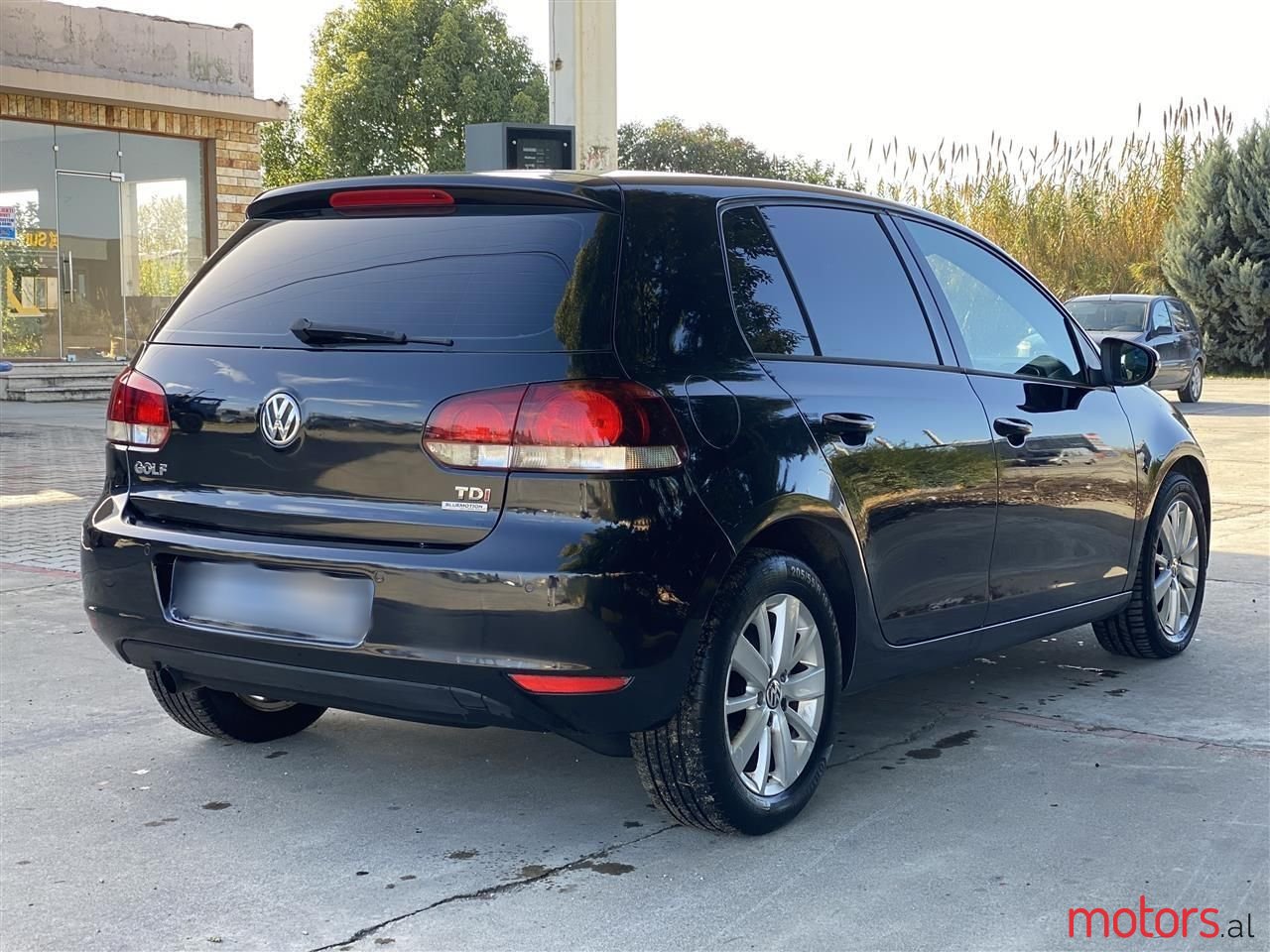 2011' Volkswagen Golf photo #2