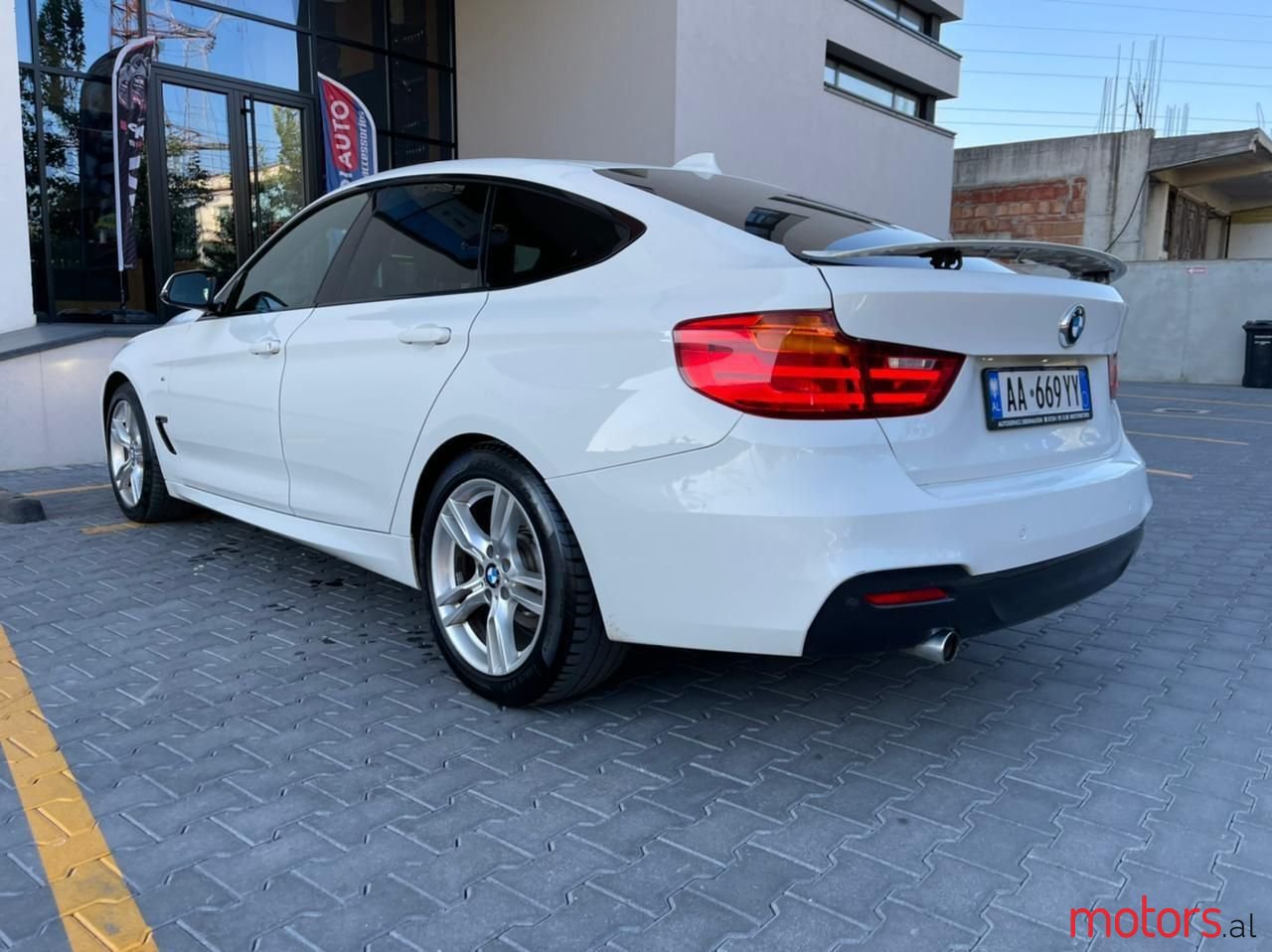2016' BMW 320 photo #4