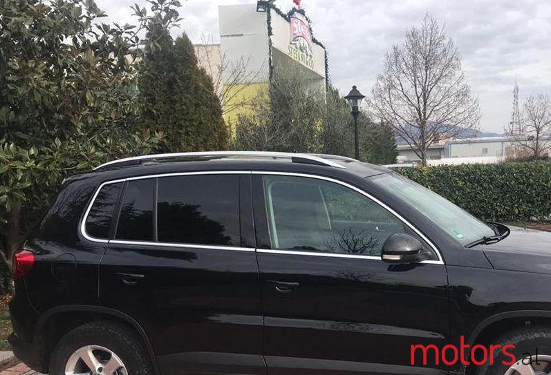 2009' Volkswagen Tiguan photo #1