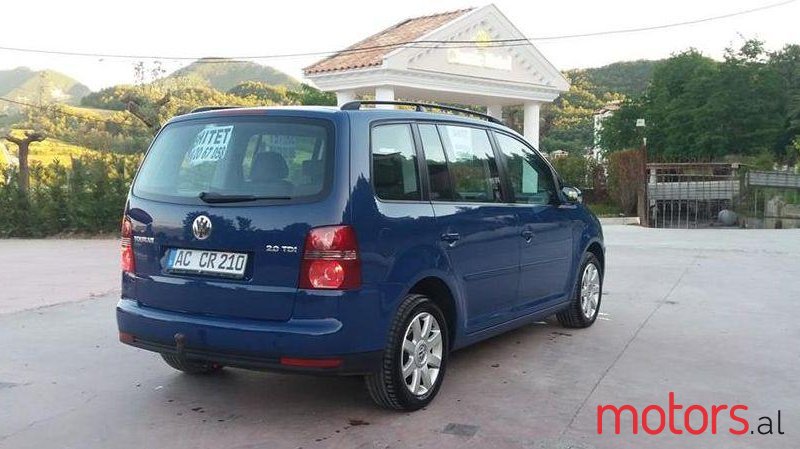 2007' Volkswagen Touran photo #3