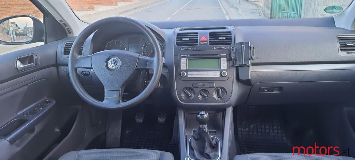 2008' Volkswagen Golf photo #4