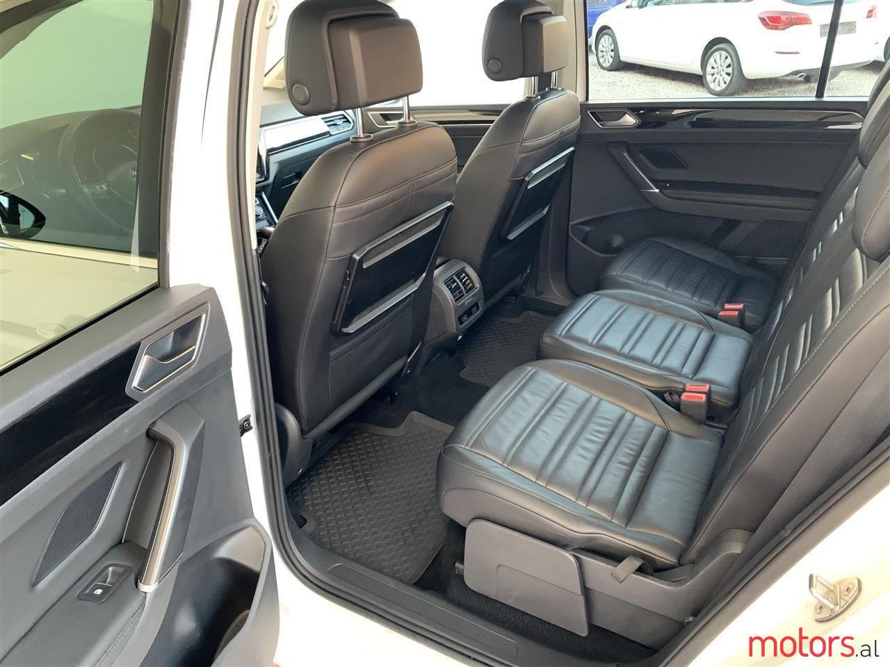 2016' Volkswagen Touran photo #5