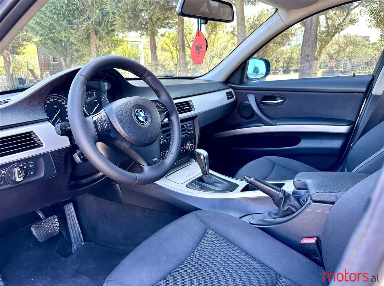 2010' BMW 320 photo #2