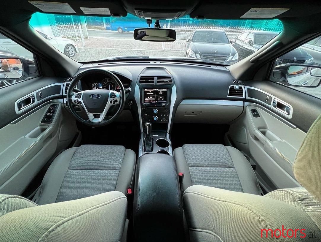 2011' Ford Explorer photo #5