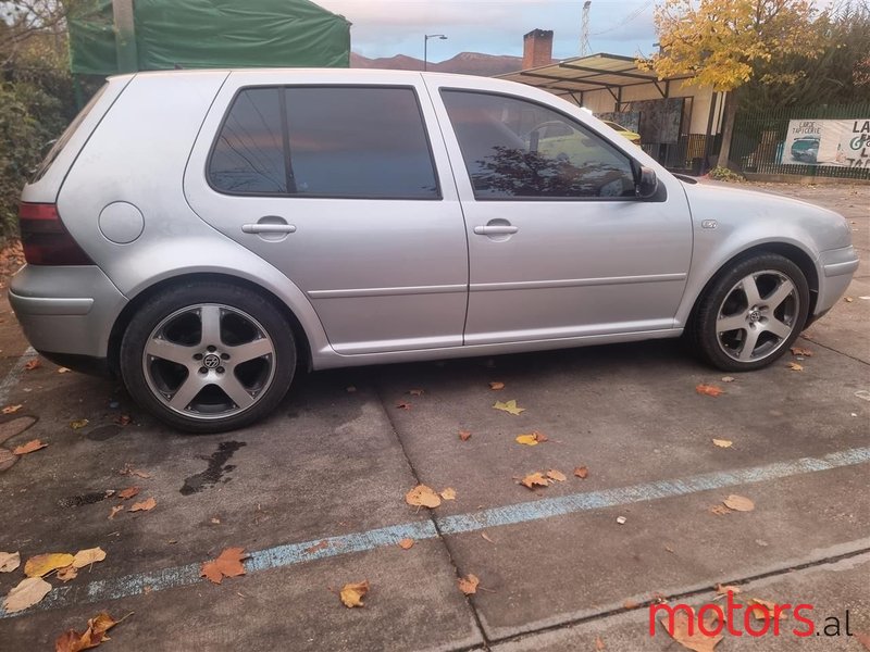 2002' Volkswagen Golf photo #6