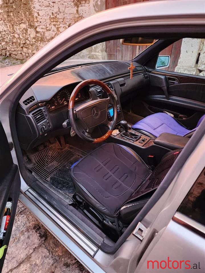 1999' Mercedes-Benz E 200 photo #3
