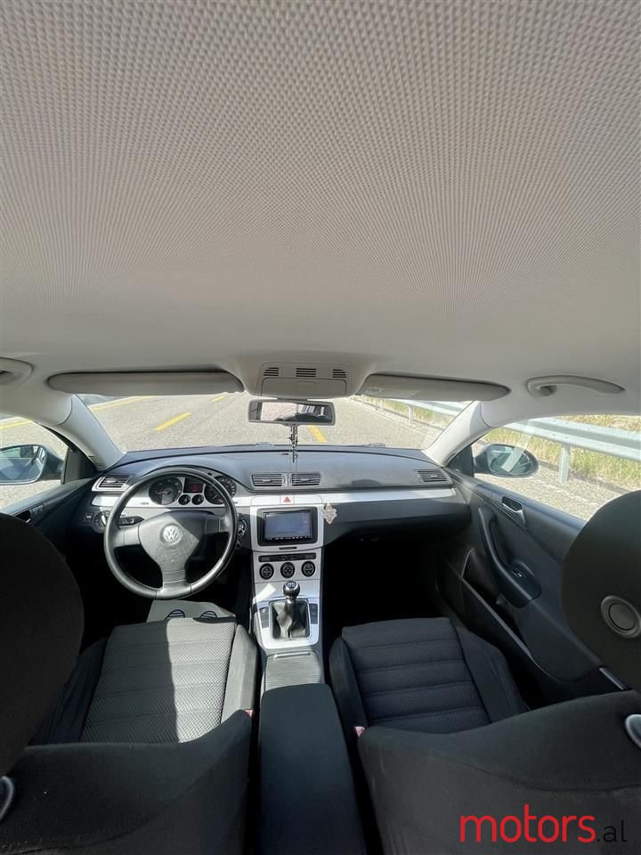 2008' Volkswagen Passat photo #6