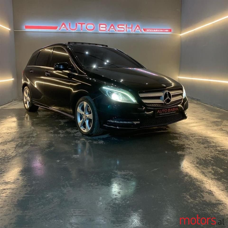 2013' Mercedes-Benz B 200 photo #1