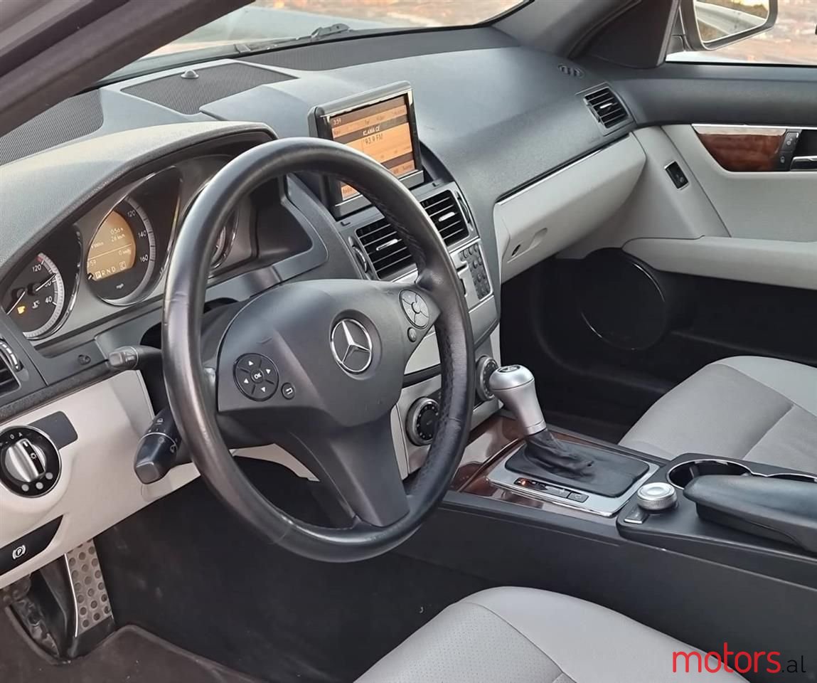2009' Mercedes-Benz C 300 photo #3