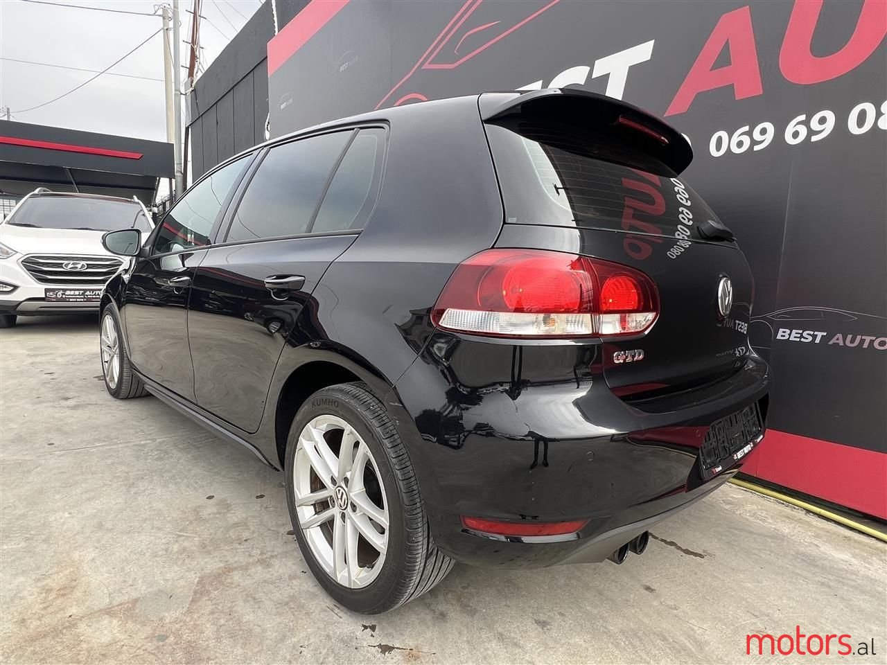 2011' Volkswagen Golf photo #5