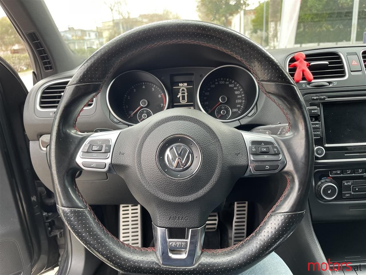 2011' Volkswagen Golf photo #5