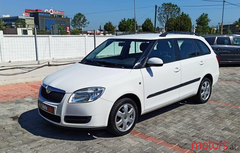 2008' Skoda Fabia photo #1