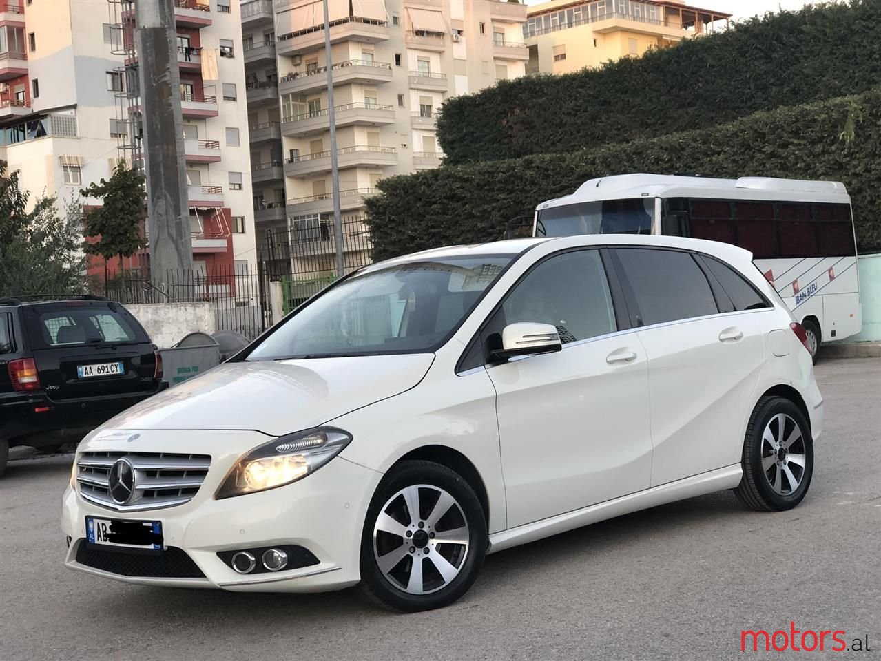 2013' Mercedes-Benz B 180 photo #1