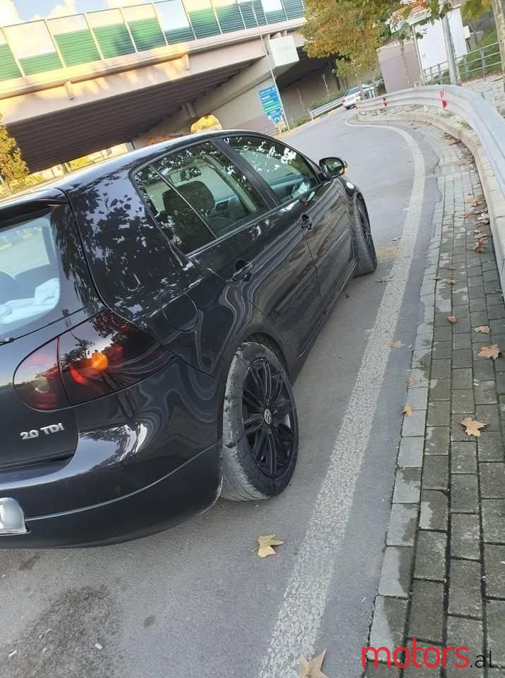 2004' Volkswagen Golf photo #3