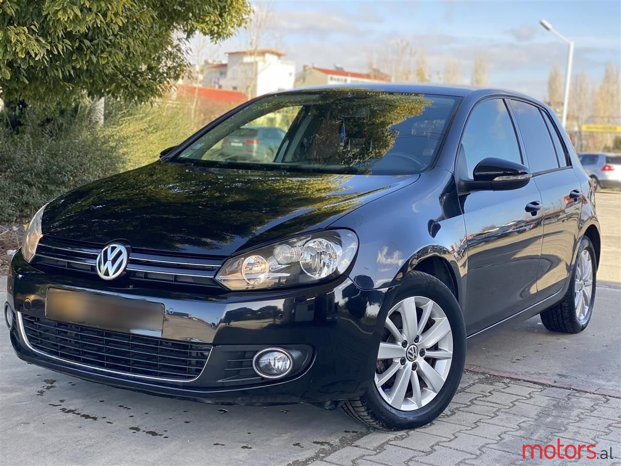 2011' Volkswagen Golf photo #1