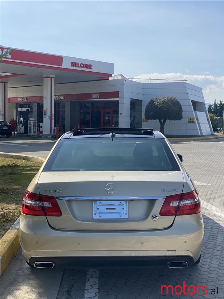 2011' Mercedes-Benz E 350 photo #3