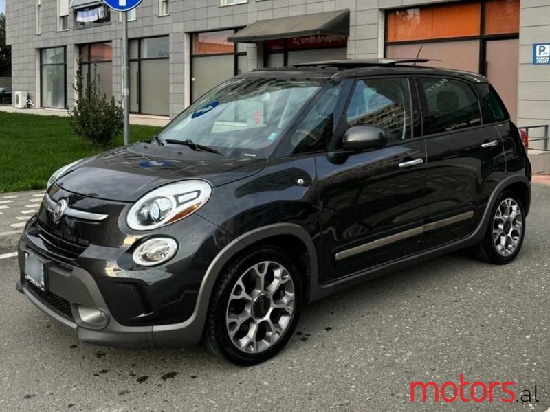 2015' Fiat 500L photo #5