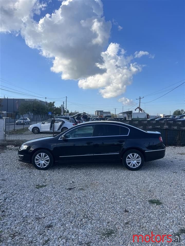 2008' Volkswagen Passat photo #2