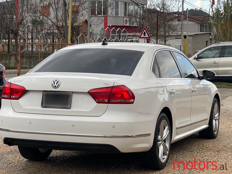 2012' Volkswagen Passat photo #2