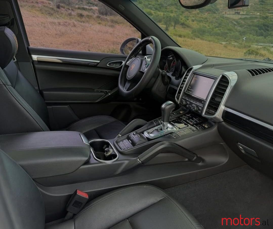 2014' Porsche Cayenne photo #3