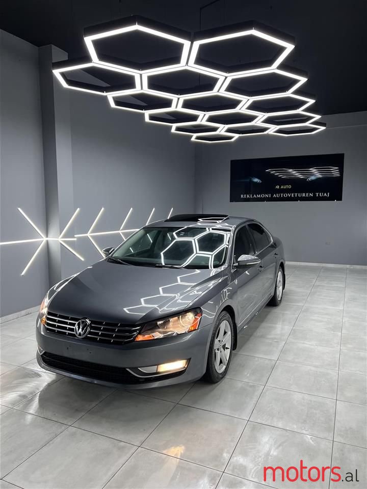 2012' Volkswagen Passat photo #1