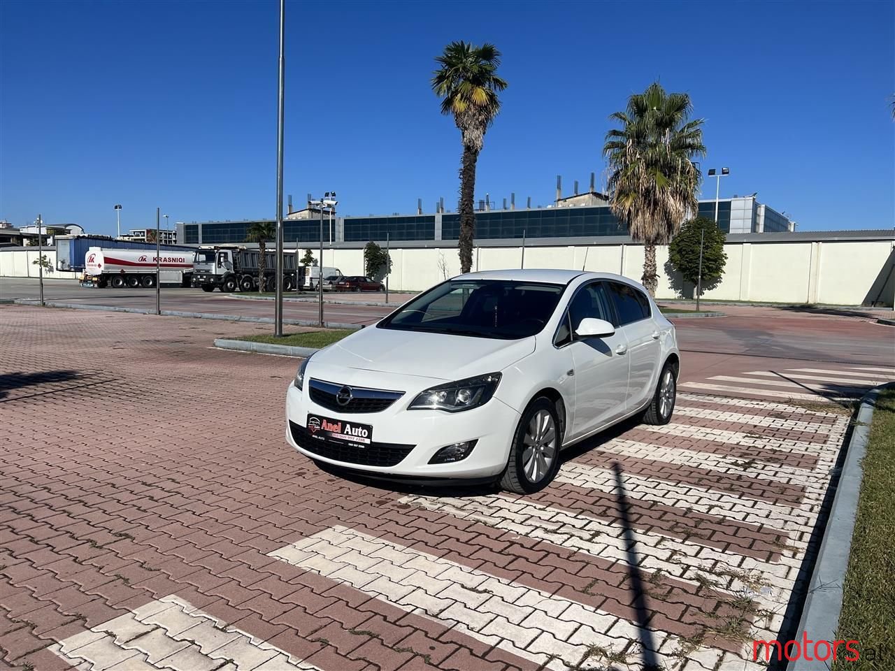 2012' Opel Astra photo #6