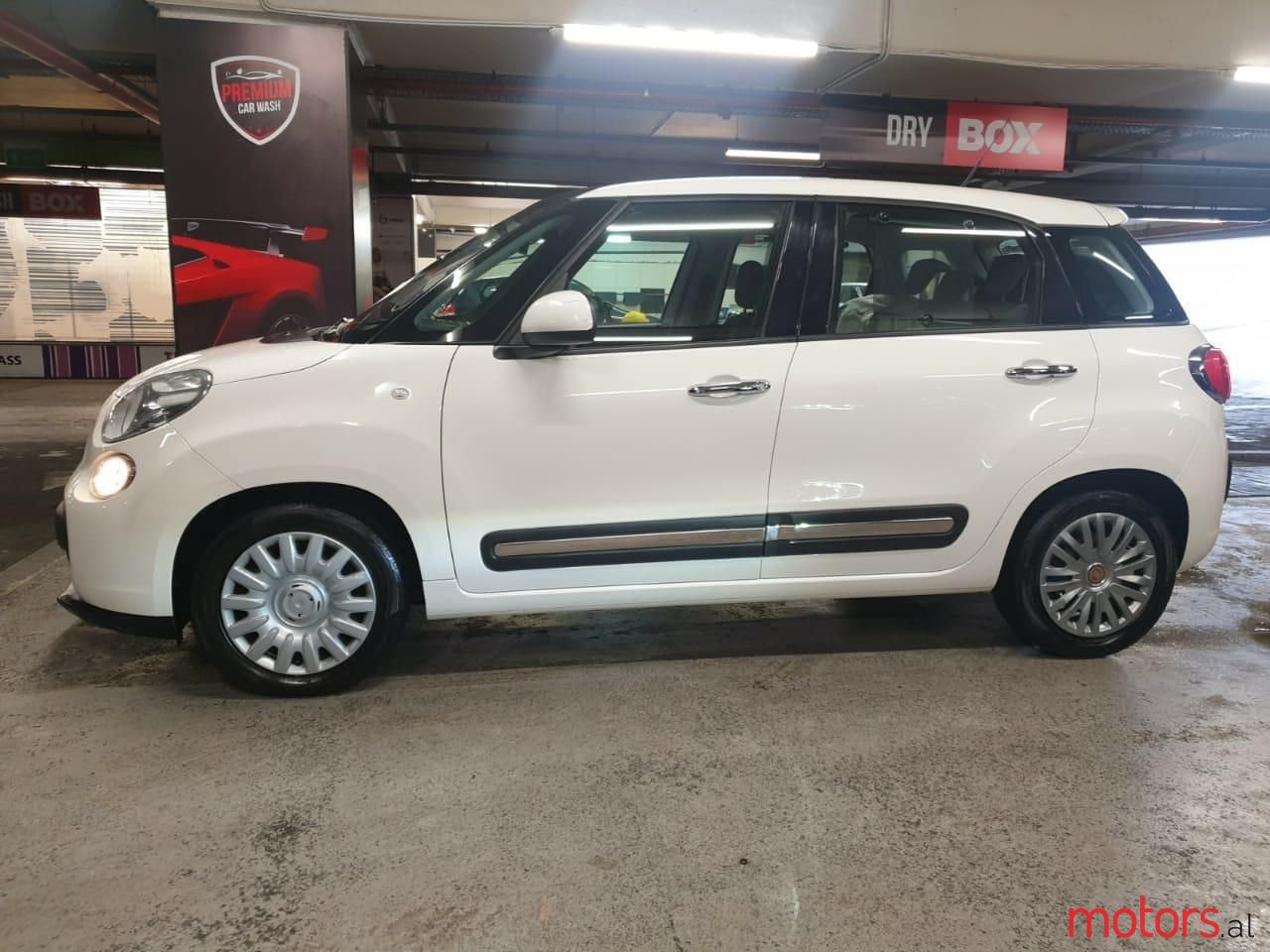 2017' Fiat 500L photo #5