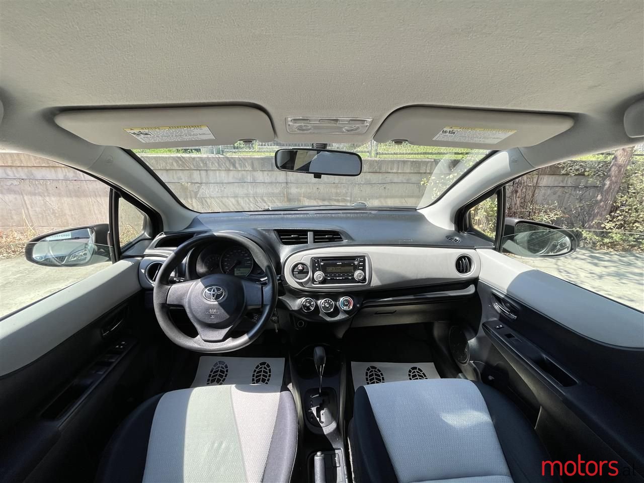 2013' Toyota Yaris photo #6