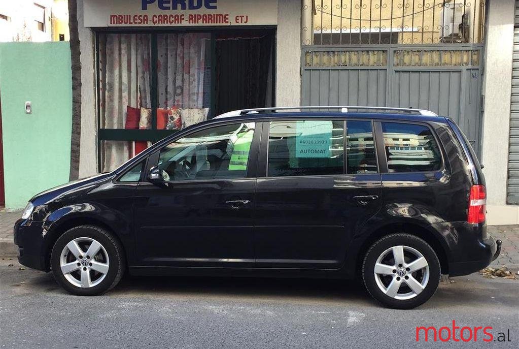 2005' Volkswagen Touran photo #2